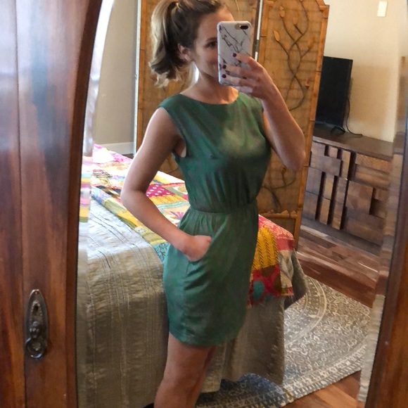 Backless Sundress - Picture 3 of 3